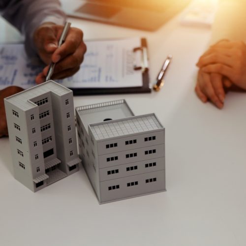 Real,Estate,Agent,Home,Sales,Broker,Is,Using,A,Pen